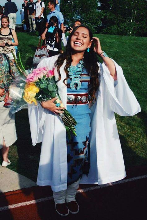 Graduation outfit, beautiful. Navajo Traditional Rug Dress, Navajo Graduation Pictures, Native American Senior Pictures, Native American Outfits Modern, Navajo Traditional Outfits, Graduation Outfit Ideas Indian, Native American Outfit Women, Native American Graduation, Indigenous Graduation