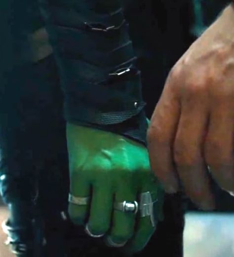 Gamora cosplay rings Starmora Aesthetic, Hera Syndulla Aesthetic, Green Skin Aesthetic, Gamora Marvel, Hera Syndulla, Marvel Wall, Peter Quill, Bruce Banner, Clint Barton