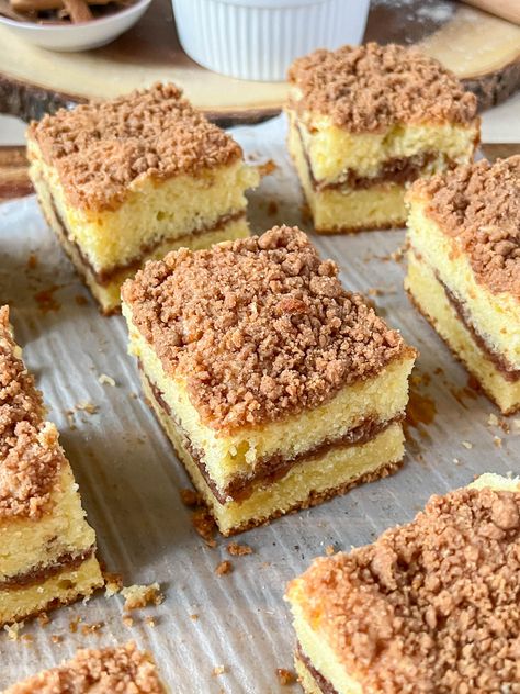 Cinnamon Coffee Cake Starbucks Cinnamon Coffee Cake, Starbucks Coffee Cake Recipe, Cofee Cake, Coffee Cake Loaf, Cinnamon Crumb Cake, Foods At Home, Restaurant Foods, Coffee Cake Recipes Easy, Coffee Bread