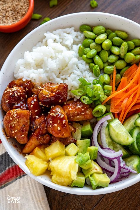 Hawaiian Chicken Poke Bowl - Bursting with freshness and vibrancy, every mouthful offers a symphony of flavours. From succulent chicken in sauce to crisp veggies, pineapple, creamy avocado, fluffy rice, and a drizzle of spicy mayo. Breakfast Poke Bowl, Hawaiian Bowls Chicken, Hawaiian Chicken Rice Bowl, Chicken Poke Bowl, Hawaiian Bowl, Hawaiian Poke Bowl, Sw Meals, Poke Bowl Recipe, American Dinner