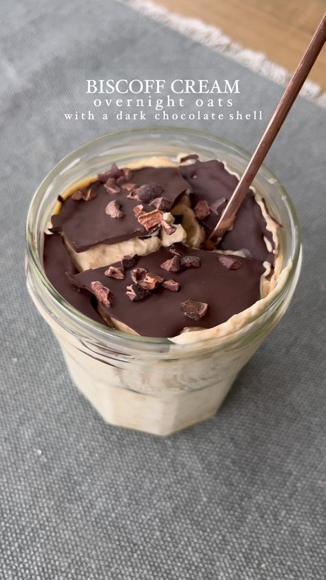 Chocolate Mousse Overnight Oats, Biscoff Cream, Baking Photography, Oatmeal Smoothie Recipes, Biscoff Spread, Chocolate Shells, Fall Dessert Recipes, Overnight Oats Recipe, 2023 Vision