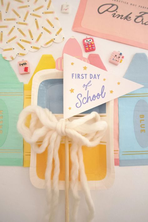 15 Ideas to make the First Day of Homeschool Kindergarten fun! First Day Of School Pennant, First Day Of Homeschool, School Pennant, The Good And The Beautiful, Homeschool Gifts, First Day Of School Pictures, Back To School Breakfast, First Day Of School Sign, Kindergarten Fun