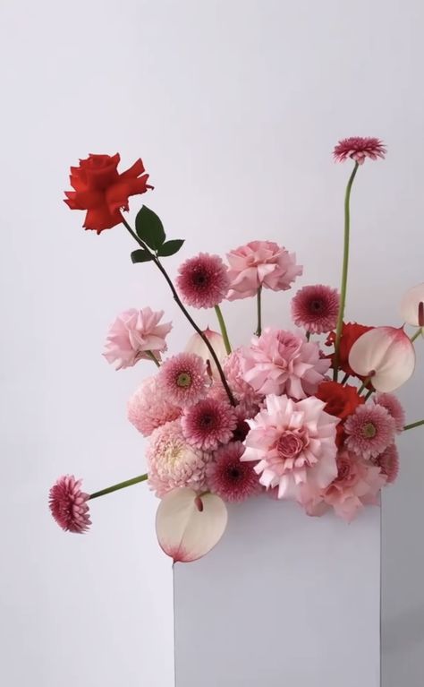 Modern Valentines Flowers, Pink Red Flower Arrangement, Modern Floral Bouquets, Pink And Red Floral Arrangements, Red Pink Flower Arrangements, Pink And Red Flower Arrangements, Red And Pink Flower Arrangements, Pink Arrangements, Valentines Flower