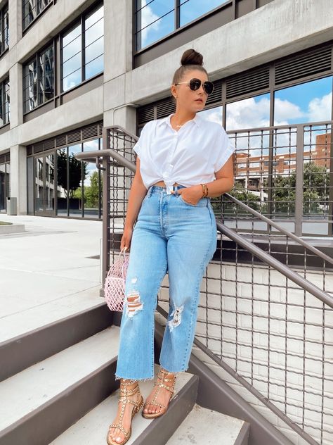 10 DENIM (& white) SUMMER OUTFIT IDEAS Plus Size Brunch Outfit Summer, Midsize Clothing, White Denim Outfit, White Top Jeans, La Outfit, Julia Marie, Brunch Outfit Winter, Casual Brunch Outfit, Body Board