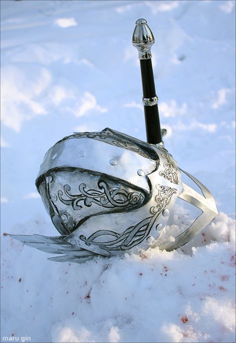 Love this helm Valkyrie Norse Mythology Aesthetic, Dragon Aesthetic White, White Armor Aesthetic, White Dragon Aesthetic, Fortes Fortuna Adiuvat, Armadura Medieval, Fantasy Armor, A Pen, Norse Mythology