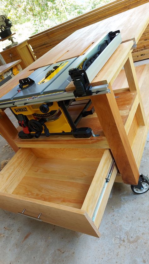 Workshop Design Ideas, Diy Projects Garage, Garage Workshop Layout, Table Saw Workbench, Garage Workshop Organization, Workbench Plans Diy, Woodworking Tools Workshop, Woodworking Shop Layout, Woodworking Bench Plans