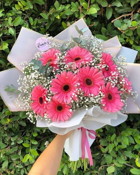 Rosas Color Rosa, Gerbera Flower Bouquet, Pretty Flower Bouquet, Flower Bouquet Ideas, Yard Garden Ideas, Colorful Flower Bouquet, Roses Bouquet Gift, Flower Boquet, Aesthetic Garden