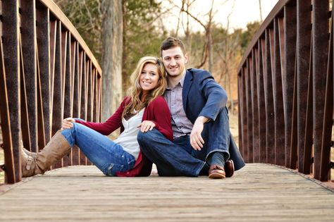 Bridge pose Pre Wedding Photoshoot Bridge, Engagement Photos Bridge Ideas, Couple Pose On Bridge, Bridge Photoshoot Photo Ideas Family, Pictures On Bridges Photo Ideas, Couple Photography Poses At Hill Station, Poses For Bridge, Couple Poses In Hill Station, Bridge Photoshoot Photo Ideas Couple