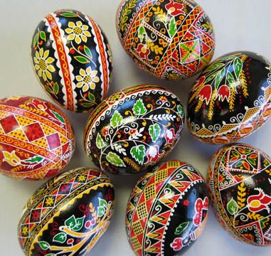 Beautiful Pisanki, Pysanka, Pyanky (Polish Easter Eggs) (this is nonsense because my chances of ever acquiring one is zero) Polish Pisanki, Easter In Poland, Easter Eggs Decorating Ideas, Polish Easter Eggs, Polish Easter Traditions, Hand Painted Easter Eggs, Egg Artistry, Painted Easter Eggs, Polish Easter