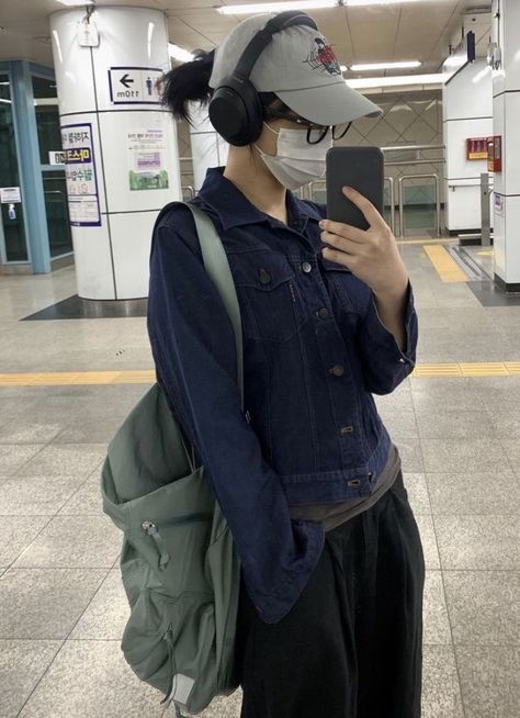 Style With Headphone, Outfit With Headphones, Outfits With Backpacks, Headphone Outfit, Backpack Outfit, Swaggy Outfits, 가을 패션, Korean Outfits, Casual Style Outfits