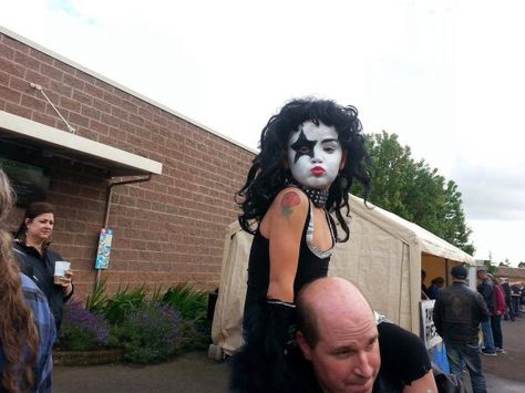 Is that you Paul Stanley?? Paul Stanley Costume, Stanley Costume, Paul Stanley, Cool Halloween Costumes, Our Kids, Brighten Your Day, Funny Kids, Keep Calm, Halloween Costume