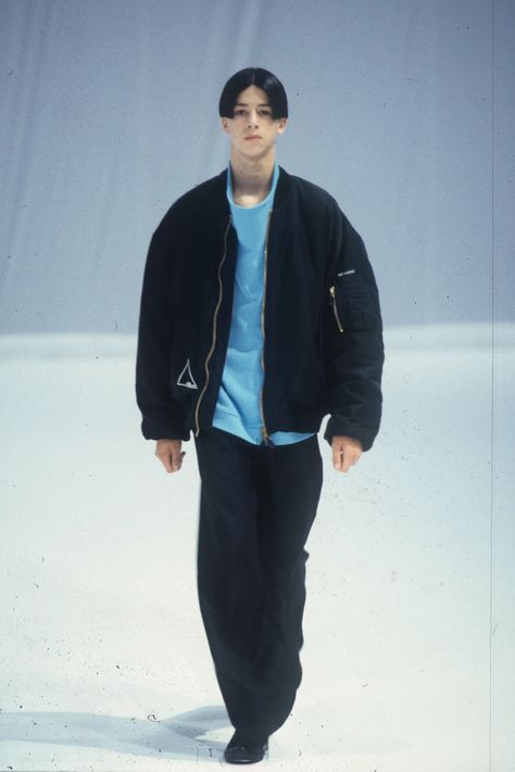 Raf Simons Menswear, Raf Simons Archive, Ma 1 Jacket, Paris Fashion Week Men, Mens Fashion Inspiration, Menswear Fashion Show, Menswear Fashion, Raf Simons, Fashion Images