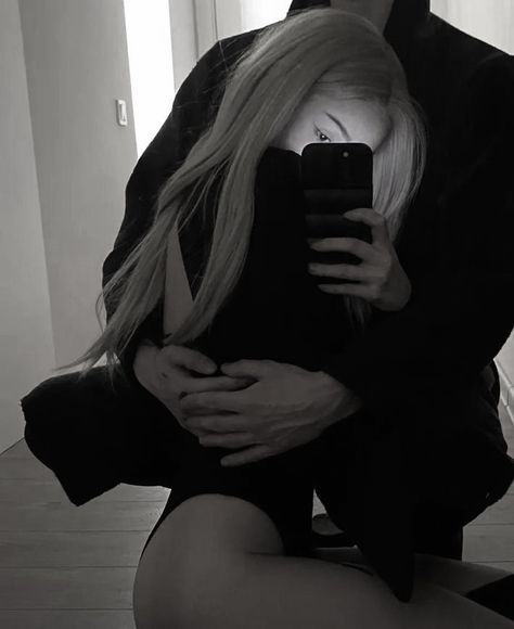 aiden & elsa — deviant king | steel princess | twisted kingdom Grunge Couple, Ulzzang Couple, The Shower, Couple Aesthetic, Cute Couple Pictures, Cute Couples Goals, Couple Posing, Couple Pictures, Gotham