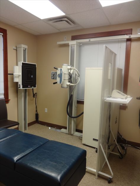 combined evaluation room with xray room. I want a bigger room if both will be combined. Radiology Room Design, Pics Of Hospital Rooms, Hospital Xray Room, X Ray Room Hospital, X Ray Room, Normal Chest Xray, Foodie Instagram, Medical Design, X Ray