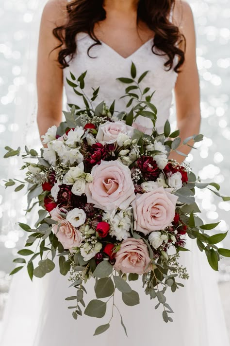 Bridal Boquets Fall Burgundy, Burgundy Pink Wedding Flowers, Burgundy Blush Wedding Bouquet, Dark Pink Centerpieces Wedding, Fall Bouquet Wedding Burgundy, Bride Bouquets Burgundy Blush, Burgundy Blush Flowers, Different Styles Of Bouquets, Wedding Table Top Decor Centerpiece Ideas