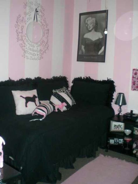 Nothings wrong with Marilyn Monroe & V.S Victoria Secret Room, Victoria Secret Bedroom, College Apartment Bedroom, Secret Bedroom, 2000s Room, College Bedroom Apartment, Secret Closet, Secret Room, Pink Room Decor