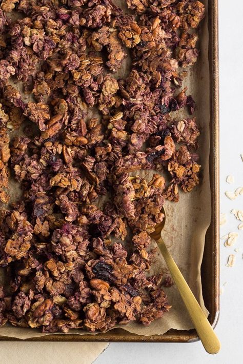 Berry Granola, Pumpkin Spice Pecans, Oil Free Vegan Recipes, Berry Compote, Spiced Pecans, Oil Free Vegan, Vegan Healthy, Healthy Oils, Homemade Granola