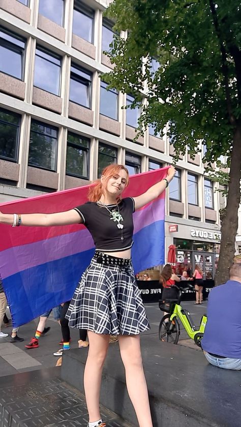 Bi Flag Outfit, Pride Flag Poses, Pride Flag Photoshoot, Bisexual Outfits Aesthetic, Pride Photoshoot Ideas, Bisexual Aesthetic Outfit, Bisexual Outfits, Flag Photoshoot, Bi Aesthetic