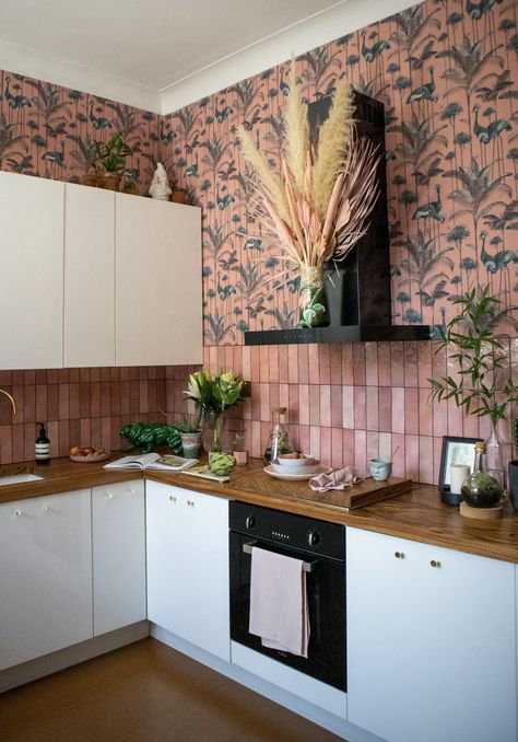 Pink Kitchen Tile, Pink Tile Kitchen, Pink Tiles Kitchen, Pink Backsplash Kitchen, Pink Kitchen Backsplash, Wallpapers For Bathrooms, Bat Decorations On Wall, Pink Kitchen Ideas, Dreamy Kitchens