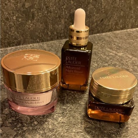 Estée Lauder Skincare trio bundle Esta Lauder, Estee Lauder Skin Care, Este Lauder, Estee Lauder Advanced Night Repair, Creative Wedding Gifts, Handbag Essentials, Advanced Night Repair, Neck Cream, Estée Lauder