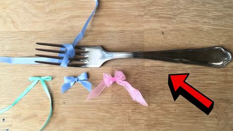 How to Make a Bow with a Fork Bow With Fork, Fork Bow, Diy Halloween Candy, Diy Scarecrow, Halloween Candy Bowl, Red Ted Art, Make A Bow, Handmade Gifts Diy, Diy Planter Box