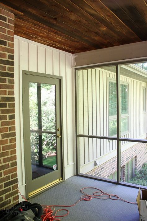 This Drab Screen Porch got a major Makeover with pops of Aqua and Green! Yummy Color! Screened Porch Paint Ideas, Screen Porch Color Ideas, Screened In Porch Paint Color Ideas, Screen Porch Paint Colors, Paint Colors For Screened In Porch, Screen Door Color Ideas, Screened In Porch Rug, Screened In Porch Paint Ideas, Screened In Porch Walls