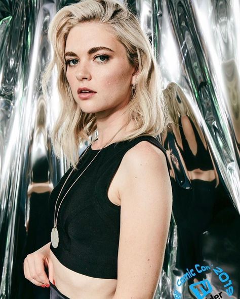 Jenny Boyd at San Diego ComicCon 2019 Jenny Boyd, Meg Donnelly, Celebrity Photography, High Fashion Editorial, Celebrity Photos, Woman Face, Role Models, World Of Fashion, Editorial Fashion