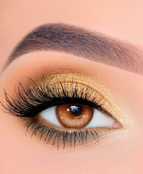 Eye Makeup On Yellow Dress, Quinceanera Makeup Yellow, Light Yellow Eye Makeup, Mustard Yellow Eye Makeup, Prom Makeup For Brown Eyes Yellow Dress, Makeup To Go With Yellow Dress, Yellow Prom Dress Makeup, Gold Digger Makeup, Easy Gold Makeup Looks