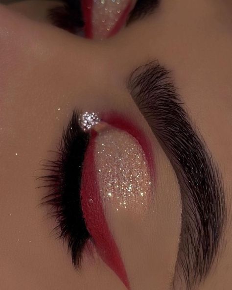 Quinceanera Makeup, Eye Makeup Images, Red Eye Makeup, Prom Eye Makeup, Holiday Makeup Looks, Prom Makeup Looks, Cute Eye Makeup, Make Up Inspiration, Eye Makeup Techniques