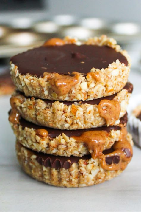 Almond Butter Chocolate Oat Cups, Almond Butter Oat Cups, Gluten Free Oat Desserts, Healthy Room Temperature Snacks, What To Make With Almond Butter, Oat Based Desserts, Almond Butter Healthy Snacks, Almond Butter Recipe Breakfast, Healthy Individual Desserts