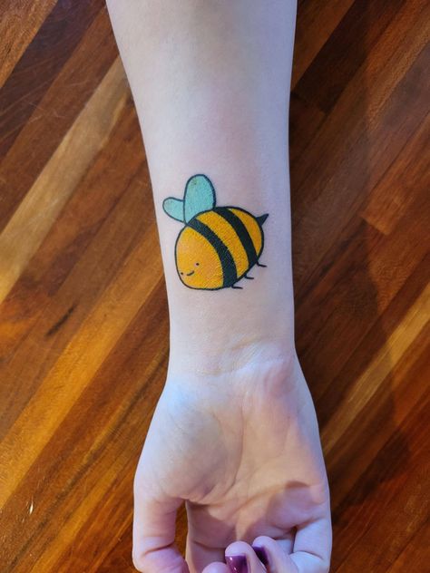 Adventure Time Bee Tattoo, Tattoo Ideas Adventure, Cartoon Bee Tattoo, Adventure Time Bee, 500 Tattoo, Yellow Tattoo, Adventure Time Style, Tattoo Artist Tattoo, Prison Tattoos