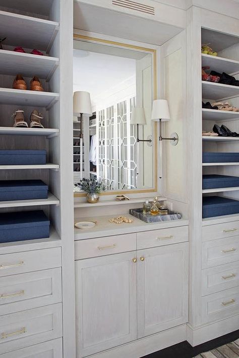 Walking Closet Ideas, Closet With Vanity, Transitional Closet, Master Closet Design, Built In Vanity, Small Walk In Closet, Closet Vanity, Built In Dresser, Walking Closet