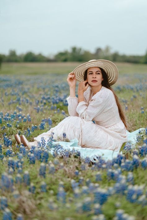 Bonnet Pics, Bluebonnets Photoshoot, Bluebonnet Photoshoot Couples, Blue Bonnet Photoshoot, Flower Poses, Bluebonnet Photoshoot Kids, Bluebonnet Photoshoot, Bluebonnet Toddler Pictures, Wildflower Photoshoot