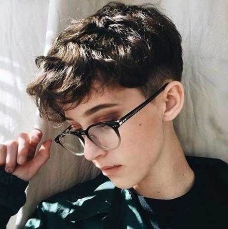 Asian Men Hair, Queer Haircut, Men Hair Styles, Non Binary Haircuts, Short Hairstyles Ideas, Androgynous Haircut, Pixie Haircuts For Women, Tomboy Hairstyles, Short Hair Tomboy