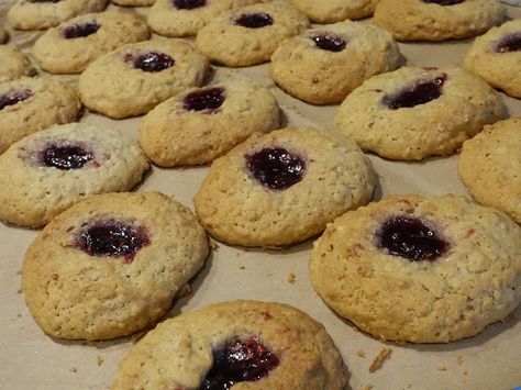 Mennonite Girls Can Cook: Raspberry Peek-a-Boo Cookies Boo Cookies, Soft Oatmeal Cookies, Mennonite Girls Can Cook, Xmas Desserts, Brunch Cake, Jam Cookies, Christmas Cookies Easy, Oatmeal Cookie, Nourishing Foods