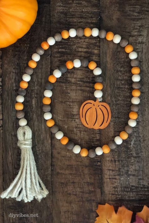 Diy Halloween Bead Garland, Fall Wood Bead Garland Diy, Diy Bead Garland How To Make, Wood Garland Decor, Diy Bead Garland, Wood Bead Garland Diy, Wood Bead Crafts, Bead Garland Diy, Fall Wood Bead Garland