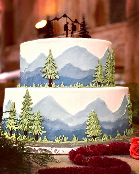 Fall Watercolor Wedding Cake, Mountain Scene Wedding Cake, Mountain Cake Wedding, Cake Decorating Mountains, Mountain Cake Decoration, Woods Birthday Cake, Mountains Wedding Cake, Wilderness Cake Ideas, Mountain Scene Cake