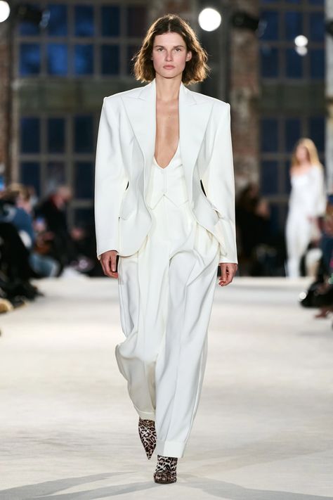 Evening Fits, Fashion Base, Neon Pink Dresses, 2022 Couture, Fashion Week Trends, White Suit, Spring Couture, Alexandre Vauthier, Power Dressing