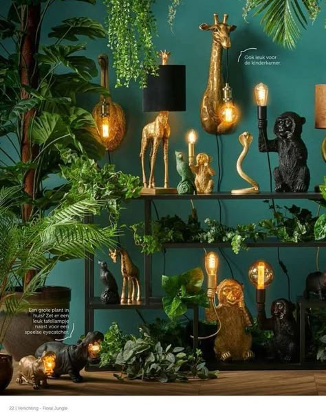 Living Room Jungle, Jungle Living Room, Estilo Kitsch, Jungle Bedroom, Jungle Decor, Deco Jungle, Jungle Room, Maximalist Decor, Green Rooms