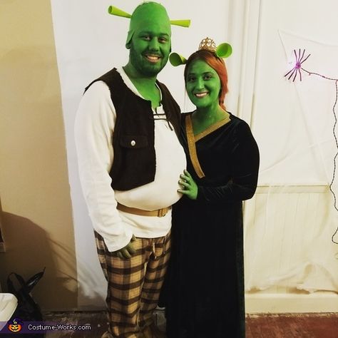 Kayla: Weve never done face paint before !!! So we went for shrek and fiona. I bought a velvet dress from a thrift store and made his vest and shoes out... Fiona Shrek Costume, Shrek Costume Diy, Fiona And Shrek, Done Face, Shrek And Fiona, 2017 Halloween Costumes, Fiona Shrek, Shrek Costume, Funny Couple Costumes