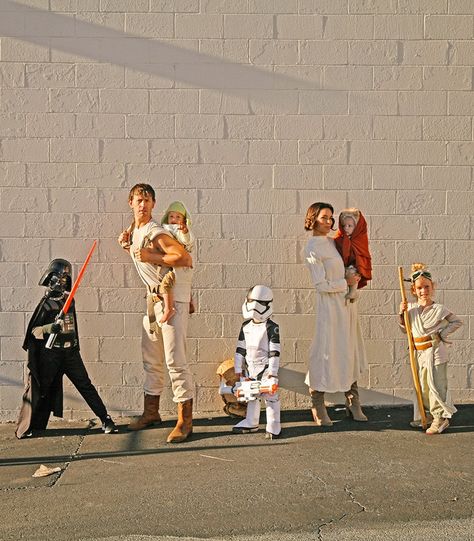 Circus Family Costume, Star Wars Family Costumes, Halloween Family Costumes, Disney Family Costumes, Family Costumes Diy, Family Themed Halloween Costumes, Star Wars Halloween Costumes, Family Halloween Costume, Star Wars Shoes