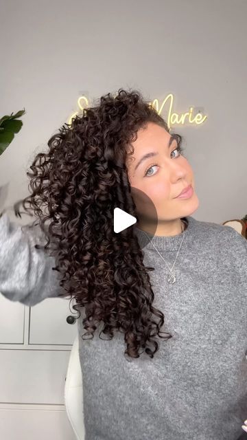 Sophie Marie on Instagram: "Easy curly hair styling routine 🪞 perfect for beginners @sophiemariecurly On wet clean hair 💦🫧 ➡️ @curlsmith_official miracle shield (gifted) ⭐️brushed through ➡️ @sogooditsnoughty gel crème (I used as a cream and gel) ⭐️raked & scrunched ⭐️defined face framers with @superdrug cushion bristle brush ➡️ @curlsmith_official microfiber towel (gifted) ⭐️ microplop to reduce drying time @curlsmith_official diffuser (gifted) ➡️ @cocoandeve miracle elixir (gifted) ⭐️glazed and scrunched to seal 🏷️tag your curlfriends who might need guidance with their routine 🫧⭐️🪞 #curly #hairroutine #curlyhair #curlyhairdontcare #curlyhairroutine #curls" Face Framers, Defined Face, Curly Routine, Curly Hair Styling, Scrunched Hair, Overnight Curls, Easy Curly Hair, Bristle Brush, Clean Hair