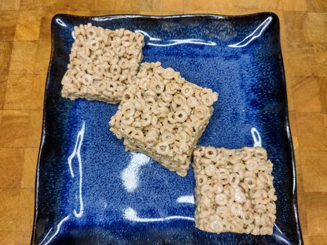 Honey Nut Cheerio Marshmallow Treats Cheerio Treats, Rice Krispies Recipe, Marshmallow Cereal, Jet Puffed Marshmallows, Fruity Pebbles Cereal, Pebbles Cereal, Honey Nut Cheerios, How To Make Marshmallows, Krispie Treats Recipe