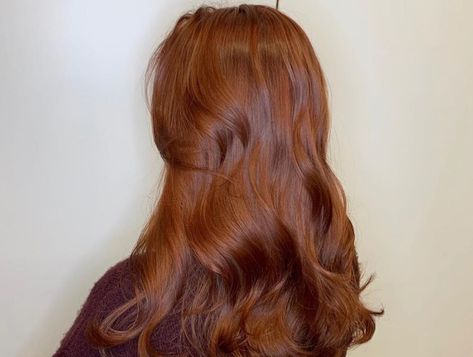 If you're looking to switch things up for fall, strawberry brunette is the Instagram-approved shade of the season. Here's some inspo. Strawberry Brunette, Brunette Ideas, Red Hair Inspo, Ginger Hair Color, Hair Color Auburn, Auburn Hair, Hair Color And Cut, Hair Dye Colors, Hair Inspiration Color