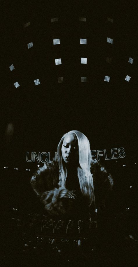 Uncle Waffles Wallpaper, Amapiano Wallpaper, Amapiano Aesthetic, Uncle Waffles, Nicki Minaj Wallpaper, Music Aesthetics, Wallpaper Themes, Wallpaper Photos, Iphone Wallpaper Photos