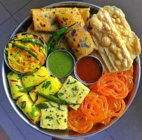 Breakfast Images, Gujarati Thali, Indian Fast Food, Dinosaur Birthday Cakes, Party Food Buffet, Indian Cooking Recipes, Food Gallery, Indian Kitchen, Buffet Food