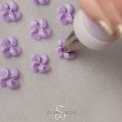 Tiny Royal Icing Flowers, Lilac Cookies Decorated, Easy Royal Icing Flowers, Lilac Sugar Cookies, How To Make Flowers With Royal Icing, Piping Royal Icing Flowers, Royal Icing Florals, How To Make Royal Icing Flowers, Royal Icing Flowers On Cookies