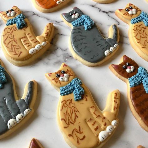 This is the project I’ve been working on for a few weeks!! South County Cats has asked me to come teach a cookie class while we assemble… Cat Sugar Cookies, Face Sitting, Car Cookies, Cat Cookies, Baking Utensils, Cookies Decorated, Cut Out Cookies, Shaped Cookie, Fun Cookies