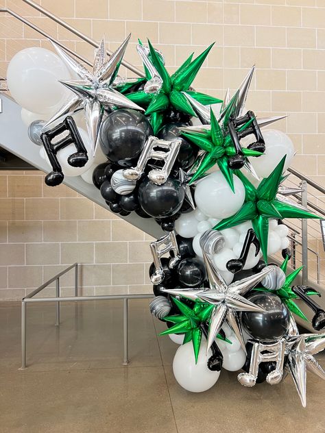 Music Theme Balloon Decoration, Rock And Roll Balloon Garland, Music Balloon Arch, Music Event Decor, Music Balloons, Bingo Fundraiser, Grad Balloons, Baloon Garland, Music Party Decorations