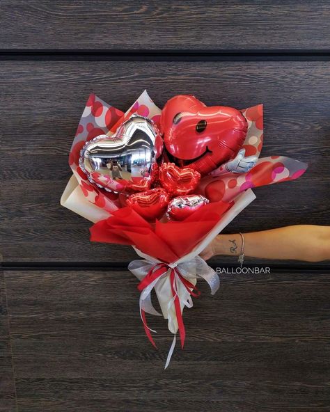 Ballon Bouquets Valentines, Balloon Valentine Ideas, Valentine Balloon Bouquets, Small Balloon Bouquet Ideas, Mini Balloon Bouquet, Valentines Balloons Decorations, Balloons On Sticks, Valentines Balloons Bouquet, Man Bouquet